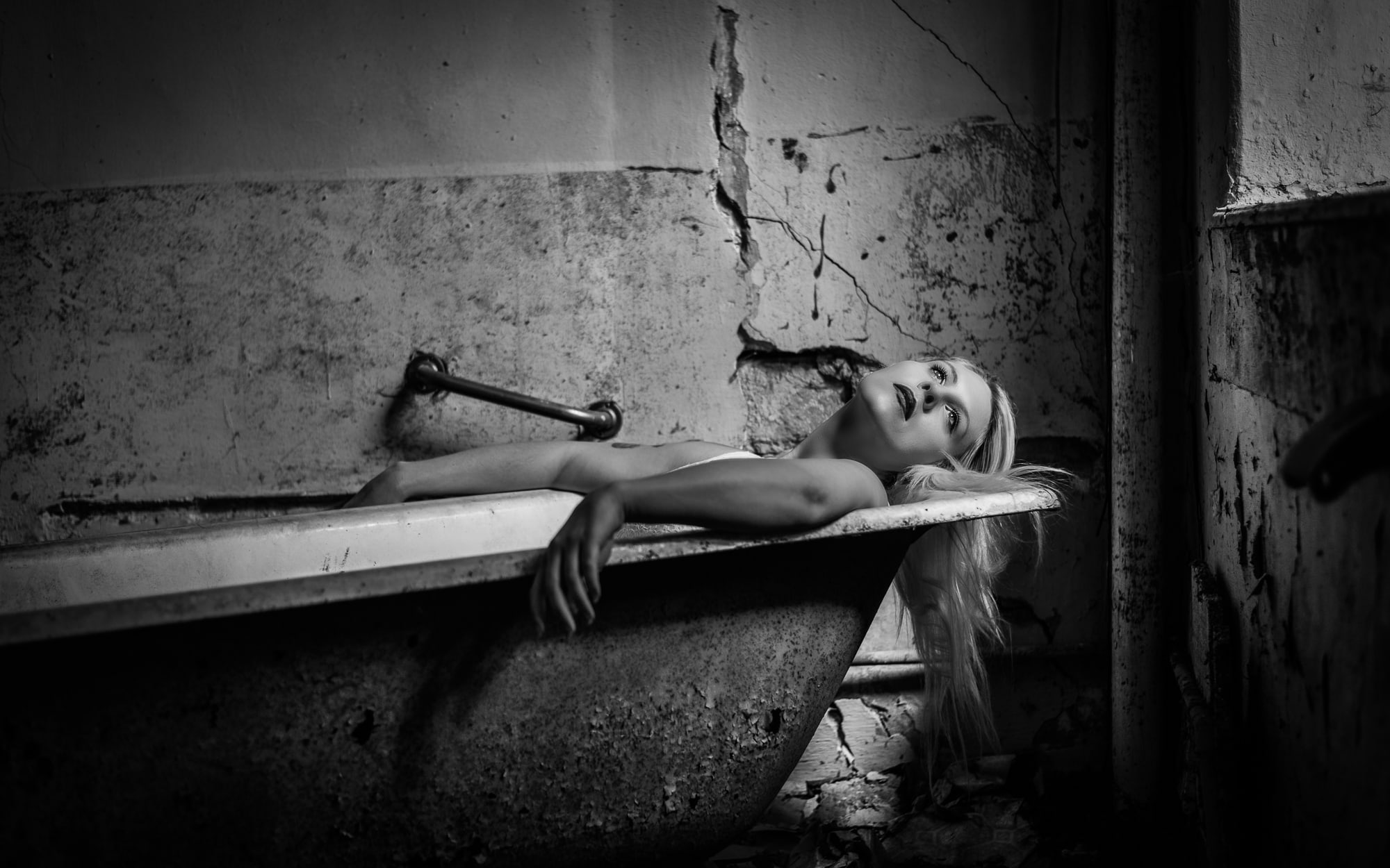 stefanraab-abandoned-womanportrait-portrait